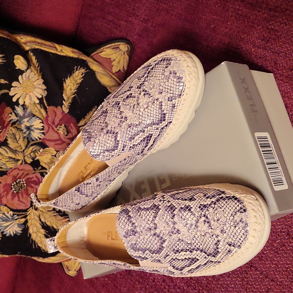 🆕️The Flexx snake embossed leather loafers
